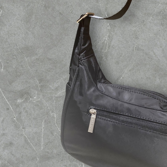 Lululemon Shoulder Bag 4L - Black - Picture 6 of 7